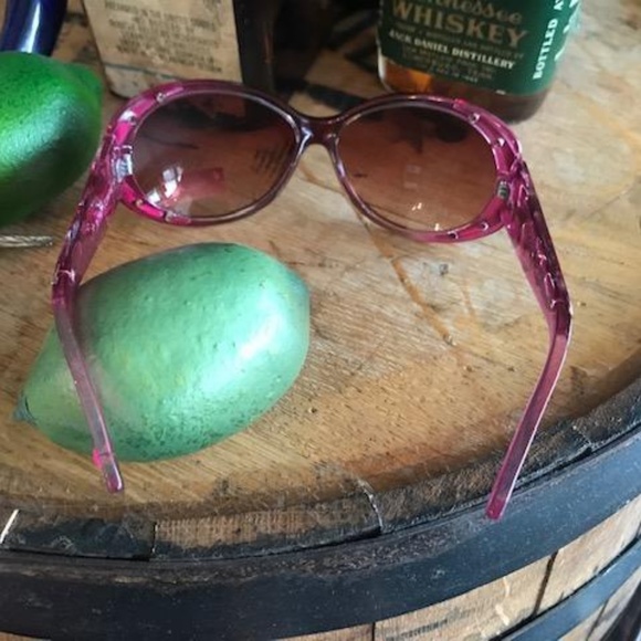 BETSEY JOHNSON Gold Ribbon UV Sunglasses 30 main image 6